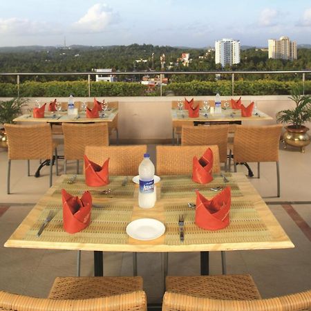 Windsor Rajadhani Hotel Thiruvananthapuram Buitenkant foto