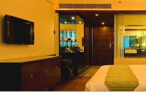 Windsor Rajadhani Hotel Thiruvananthapuram Buitenkant foto