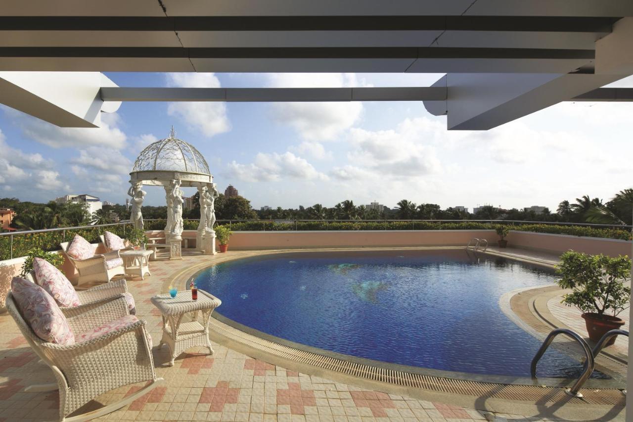 Windsor Rajadhani Hotel Thiruvananthapuram Buitenkant foto