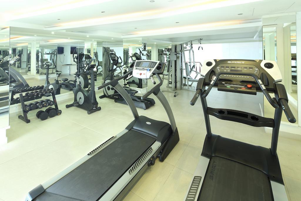 Windsor Rajadhani Hotel Thiruvananthapuram Buitenkant foto