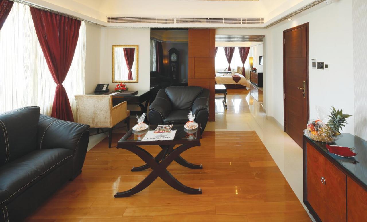 Windsor Rajadhani Hotel Thiruvananthapuram Buitenkant foto