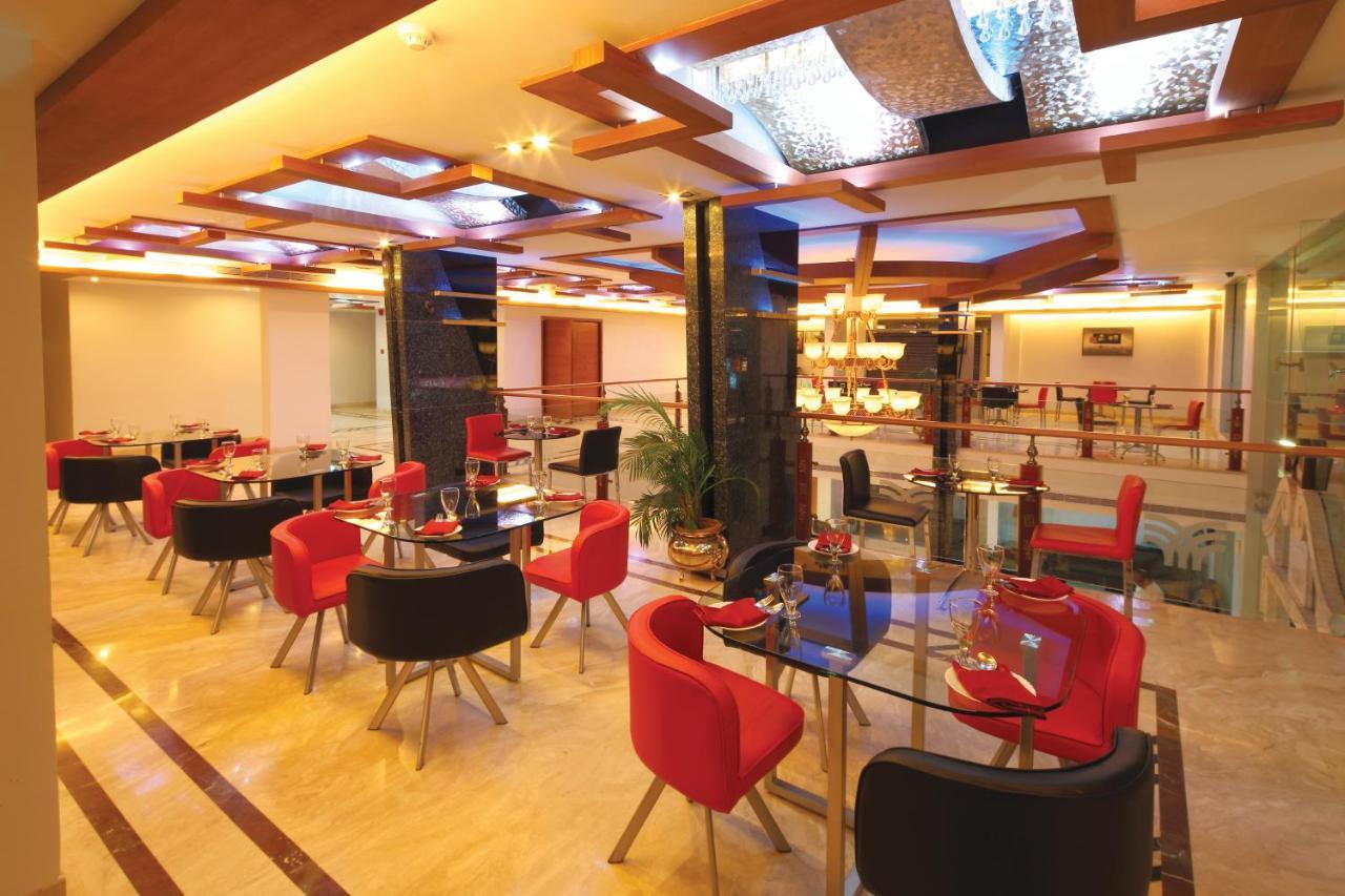 Windsor Rajadhani Hotel Thiruvananthapuram Buitenkant foto
