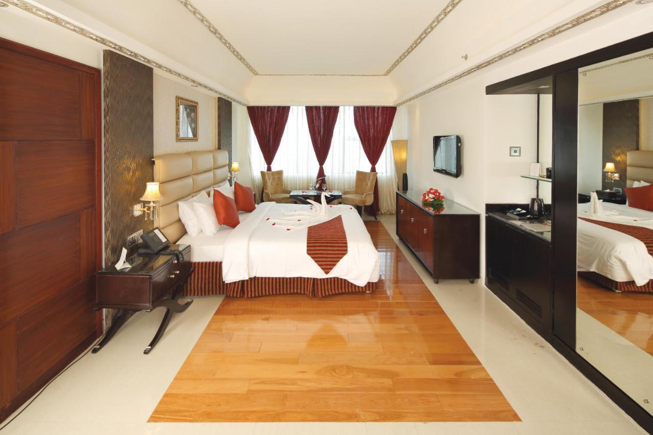 Windsor Rajadhani Hotel Thiruvananthapuram Buitenkant foto