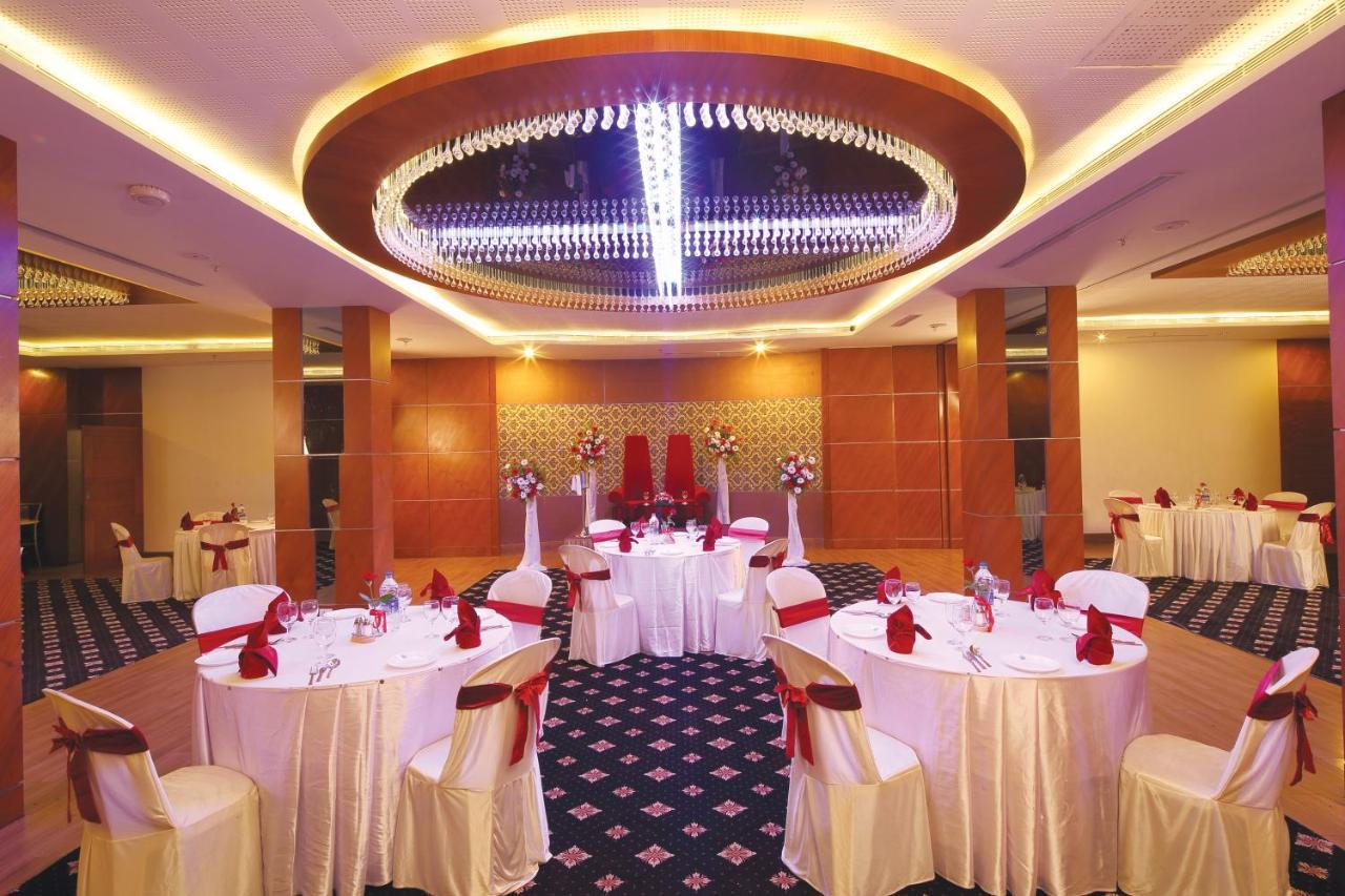 Windsor Rajadhani Hotel Thiruvananthapuram Buitenkant foto