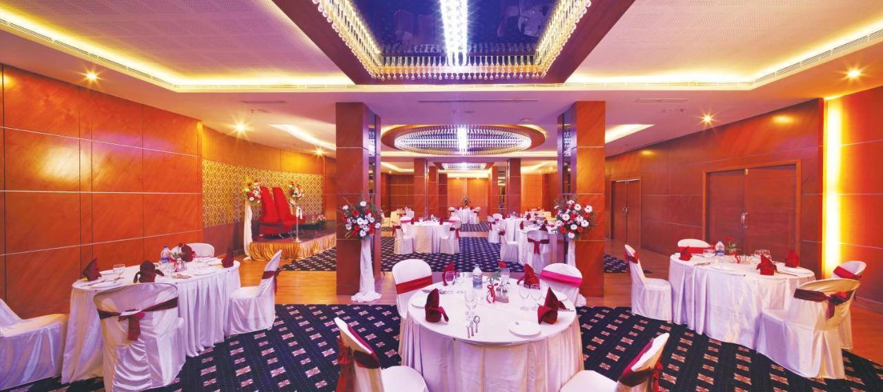 Windsor Rajadhani Hotel Thiruvananthapuram Buitenkant foto