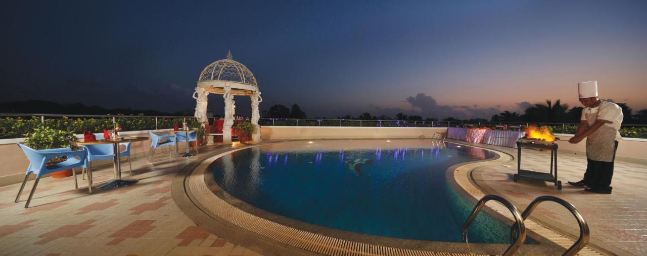 Windsor Rajadhani Hotel Thiruvananthapuram Buitenkant foto