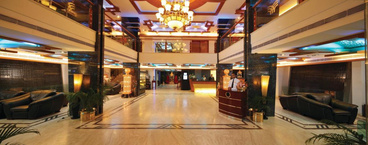 Windsor Rajadhani Hotel Thiruvananthapuram Buitenkant foto